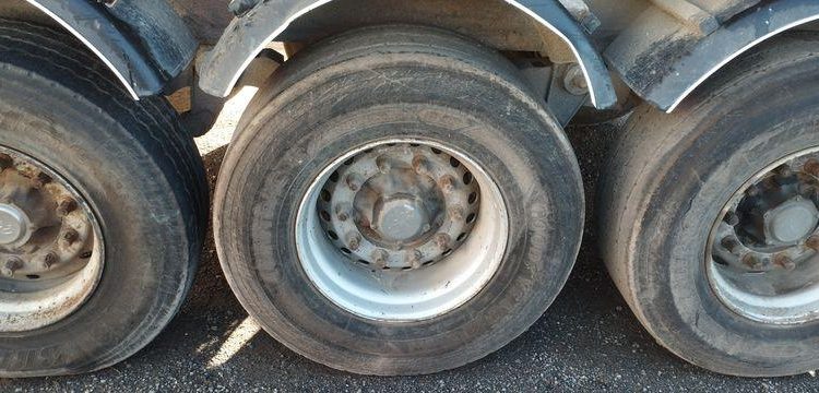 SEMI REMORQUE BENNE ALU BASCULANTE 25M3 3 ESSIEUX – PTAC 34T – 378833 KMS  DJ-439-TM