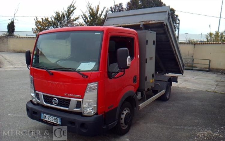 NISSAN CABSTAR NT400 35.14 BENNE SIMPLE CABINE COFFRE ROUGE DK-453-BD