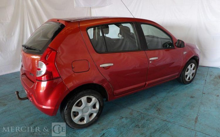 DACIA SANDERO 1,4 MPI 75CH AMBIANCE ROUGE DZ-926-SG