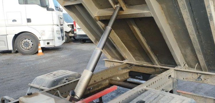 IVECO 35C13 BENNE SIMPLE CABINE COFFRE  EB-055-WV