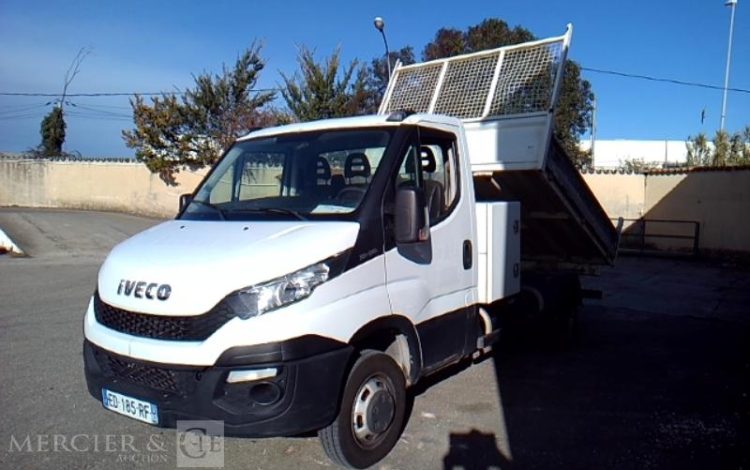 IVECO 35-130 BENNE SIMPLE CABINE COFFRE BLANC ED-185-RF