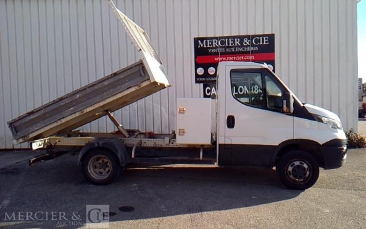 IVECO 35-130 BENNE SIMPLE CABINE COFFRE BLANC ED-185-RF