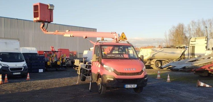 IVECO 35S11 AVEC NACELLE GSR 169TR 16M ROUGE ED-756-HD