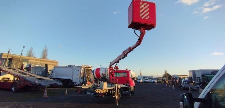 IVECO 35S11 AVEC NACELLE GSR 169TR 16M ROUGE ED-756-HD