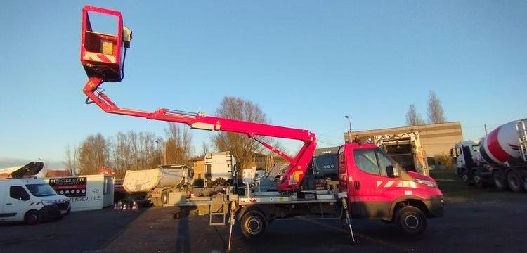 IVECO 35S11 AVEC NACELLE GSR 169TR 16M ROUGE ED-756-HD