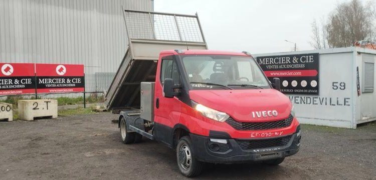 IVECO 35C13 BENNE SIMPLE CABINE COFFRE NON ROULANT ROUGE EF-070-WY