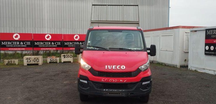 IVECO 35C13 BENNE SIMPLE CABINE COFFRE NON ROULANT ROUGE EF-070-WY