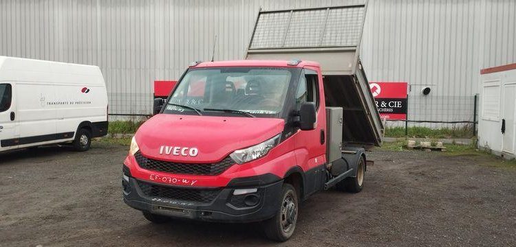 IVECO 35C13 BENNE SIMPLE CABINE COFFRE NON ROULANT ROUGE EF-070-WY