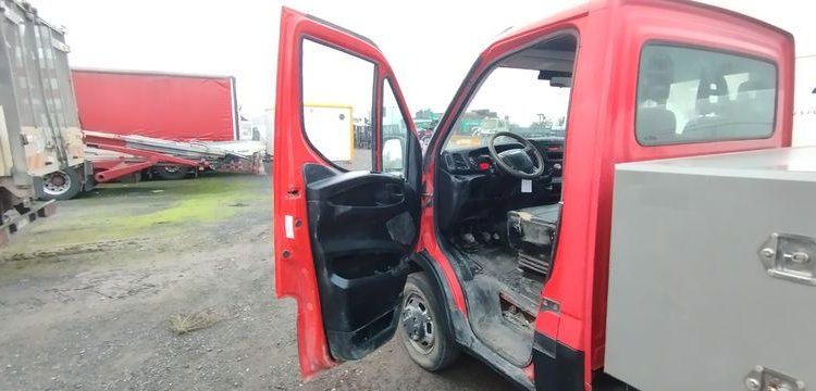 IVECO 35C13 BENNE SIMPLE CABINE COFFRE NON ROULANT ROUGE EF-070-WY