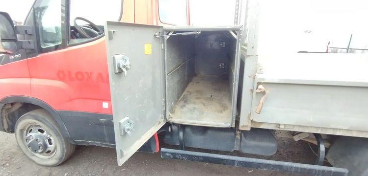 IVECO 35C13 BENNE SIMPLE CABINE COFFRE NON ROULANT ROUGE EF-070-WY