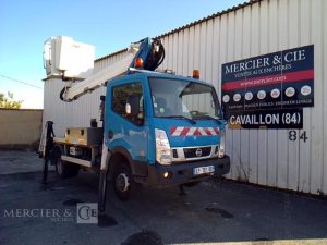 NISSAN NT400  AVEC NACELLE 16 M  EP-781-BD