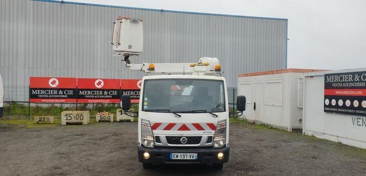 NISSAN NT400 AVEC NACELLE 12M NON ROULANT BLANC EW-197-XV