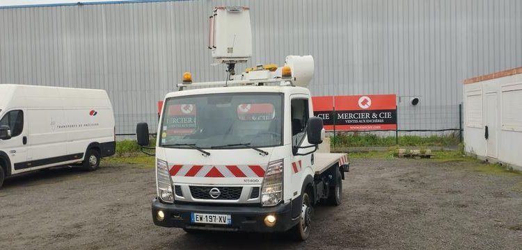 NISSAN NT400 AVEC NACELLE 12M NON ROULANT BLANC EW-197-XV