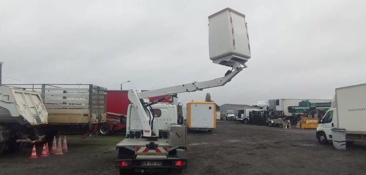 NISSAN NT400 AVEC NACELLE 12M NON ROULANT BLANC EW-197-XV