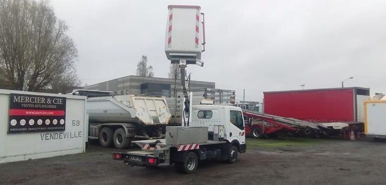 NISSAN NT400 AVEC NACELLE 12M NON ROULANT BLANC EW-197-XV