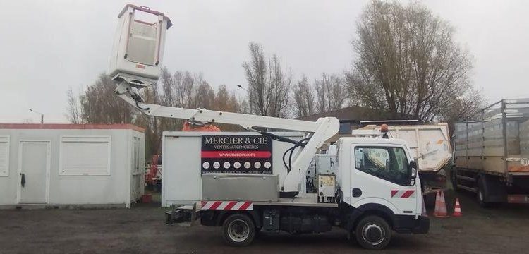 NISSAN NT400 AVEC NACELLE 12M NON ROULANT BLANC EW-197-XV