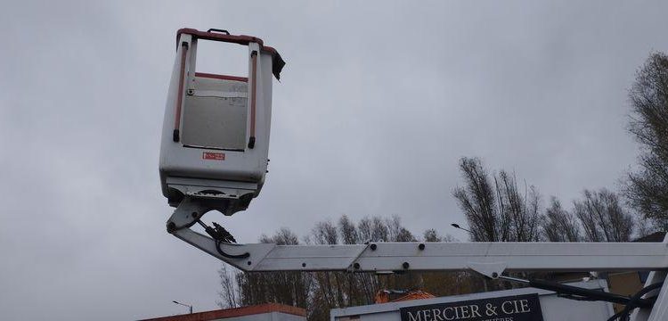 NISSAN NT400 AVEC NACELLE 12M NON ROULANT BLANC EW-197-XV