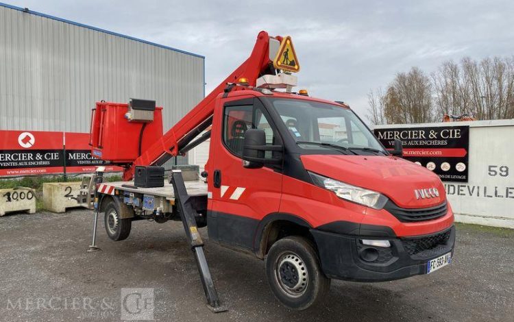 IVECO 35S12 AVEC NACELLE FRANCE ELC B17CTE 16M ROUGE FC-593-AV