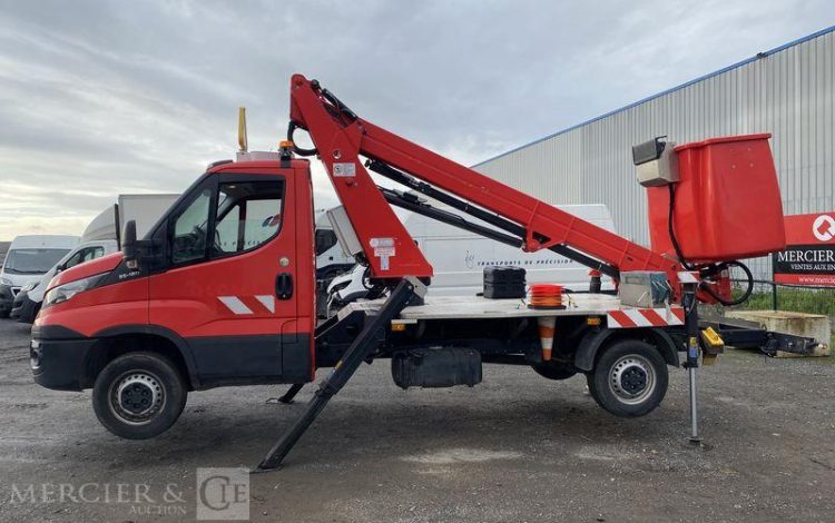 IVECO 35S12 AVEC NACELLE FRANCE ELC B17CTE 16M ROUGE FC-593-AV