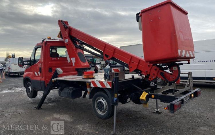 IVECO 35S12 AVEC NACELLE FRANCE ELC B17CTE 16M ROUGE FC-593-AV