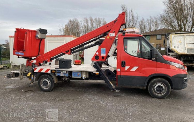 IVECO 35S12 AVEC NACELLE FRANCE ELC B17CTE 16M ROUGE FC-593-AV