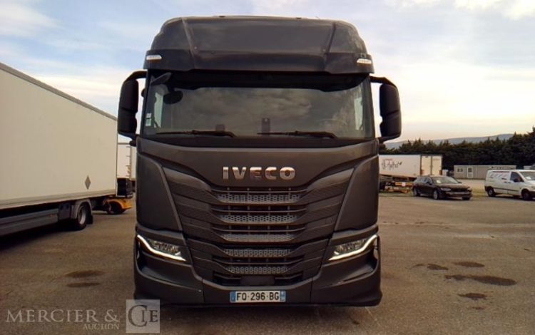 IVECO S 570 4X2 GRIS FQ-296-BG