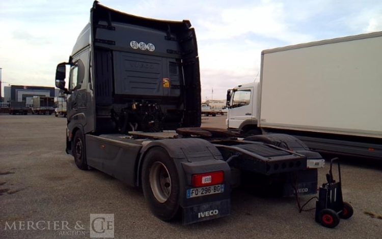 IVECO S 570 4X2 GRIS FQ-296-BG