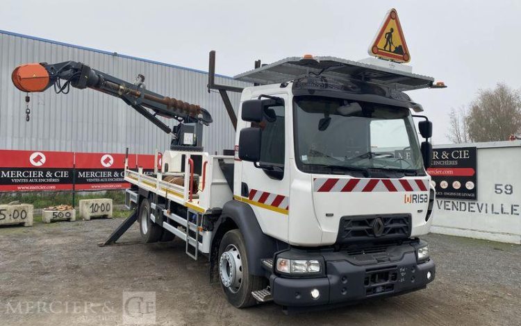 RENAULT CAMION FOREUSE GAMME D250 / DTI8 DIESEL – PTAC 13T – 34534 KMS – 2141 HEURES BLANC FW-720-ZL