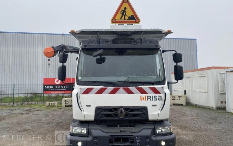 RENAULT CAMION FOREUSE GAMME D250 / DTI8 DIESEL – PTAC 13T – 34534 KMS – 2141 HEURES BLANC FW-720-ZL