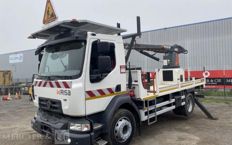 RENAULT CAMION FOREUSE GAMME D250 / DTI8 DIESEL – PTAC 13T – 34534 KMS – 2141 HEURES BLANC FW-720-ZL