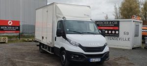 IVECO 35S16 CAISSE AVEC HAYON – DIESEL – 19698 KMS – ANNEE 2023 BLANC GQ-471-SZ