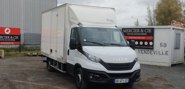 IVECO 35S16 CAISSE AVEC HAYON – DIESEL – 19698 KMS – ANNEE 2023 BLANC GQ-471-SZ