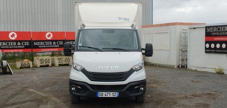 IVECO 35S16 CAISSE AVEC HAYON – DIESEL – 19698 KMS – ANNEE 2023 BLANC GQ-471-SZ