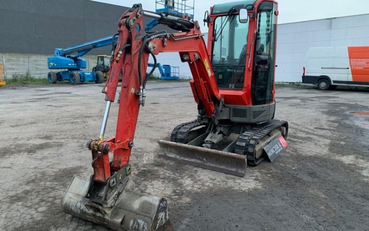 YANMAR VIO25-4  9383