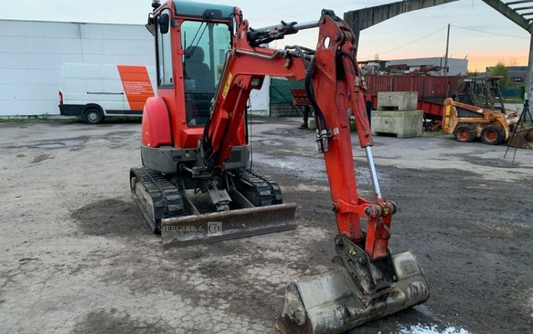 YANMAR VIO25-4  9383