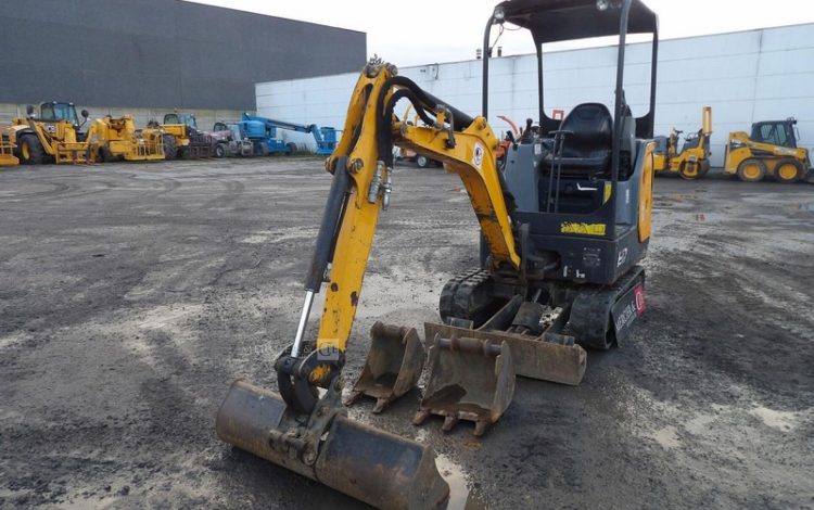 BOBCAT E17  PEL010181