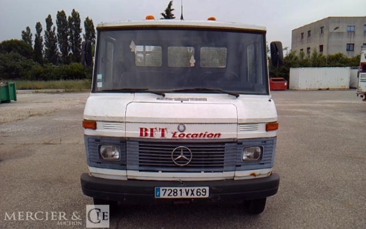 MERCEDES CAMION BENNE 508D  7281VX69