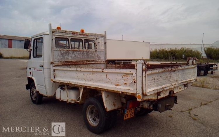 MERCEDES CAMION BENNE 508D  7281VX69