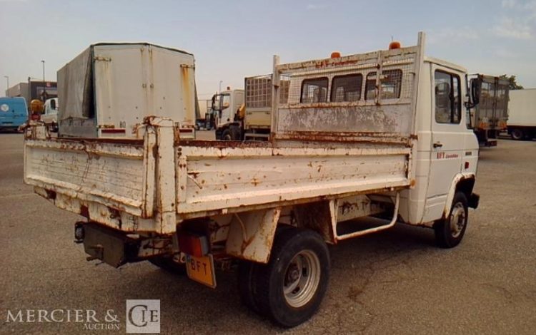 MERCEDES CAMION BENNE 508D  7281VX69