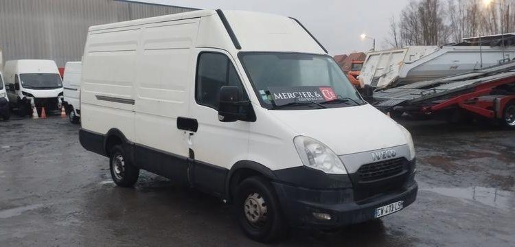 IVECO DAILY 35S13V8 2,3LD DPF  FOURGON 126 CV – DIESEL – 311641 KMS – ANNEE 2013 BLANC CW-470-LS