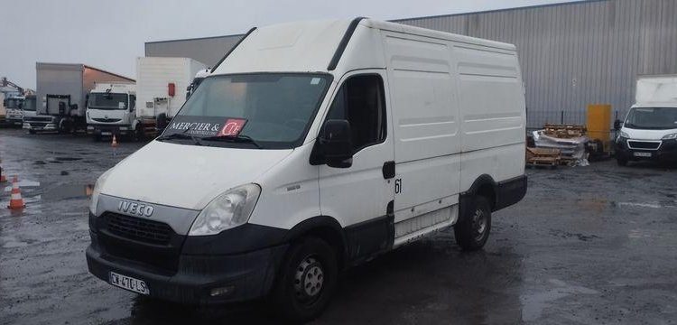 IVECO DAILY 35S13V8 2,3LD DPF  FOURGON 126 CV – DIESEL – 311641 KMS – ANNEE 2013 BLANC CW-470-LS