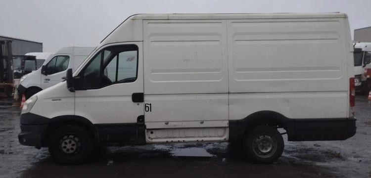 IVECO DAILY 35S13V8 2,3LD DPF  FOURGON 126 CV – DIESEL – 311641 KMS – ANNEE 2013 BLANC CW-470-LS