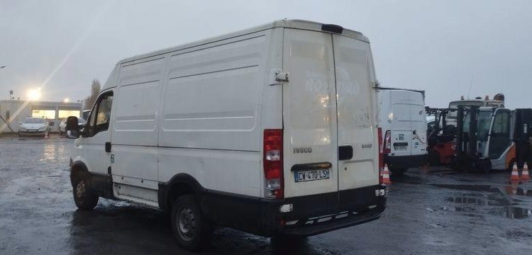 IVECO DAILY 35S13V8 2,3LD DPF  FOURGON 126 CV – DIESEL – 311641 KMS – ANNEE 2013 BLANC CW-470-LS