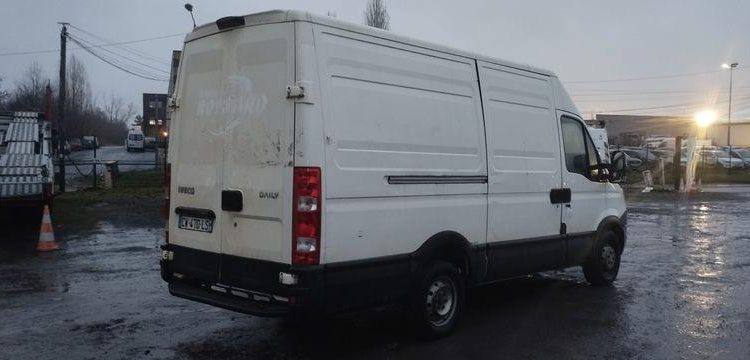 IVECO DAILY 35S13V8 2,3LD DPF  FOURGON 126 CV – DIESEL – 311641 KMS – ANNEE 2013 BLANC CW-470-LS