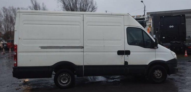 IVECO DAILY 35S13V8 2,3LD DPF  FOURGON 126 CV – DIESEL – 311641 KMS – ANNEE 2013 BLANC CW-470-LS