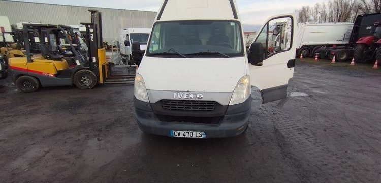 IVECO DAILY 35S13V8 2,3LD DPF  FOURGON 126 CV – DIESEL – 311641 KMS – ANNEE 2013 BLANC CW-470-LS