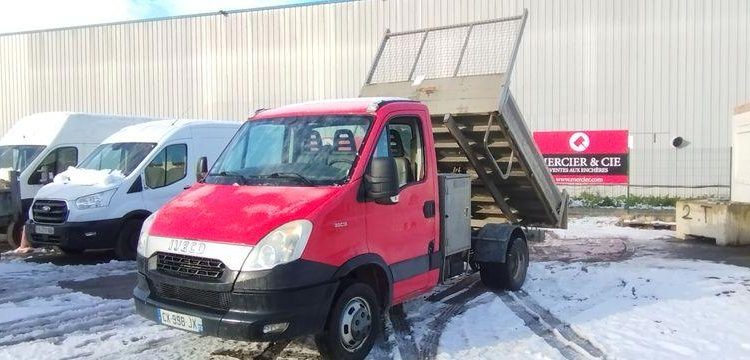 IVECO 35C13 BENNE SIMPLE CABINE COFFRE NON ROULANT  CX-998-JX