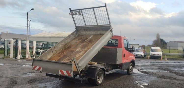 IVECO 35C13 BENNE SIMPLE CABINE COFFRE  EG-428-QG