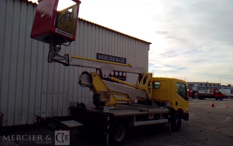 NISSAN CABSTAR 35.13 NACELLE SUR VL 17M 4255H JAUNE FB-732-GC