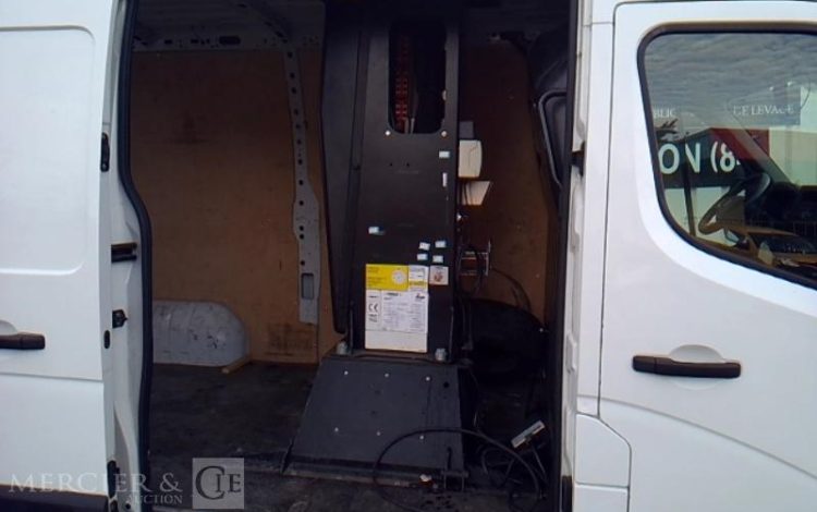 RENAULT MASTER AVEC NACELLE VERSALIFT VTL135EVO 12 A 14M  FZ-338-KK